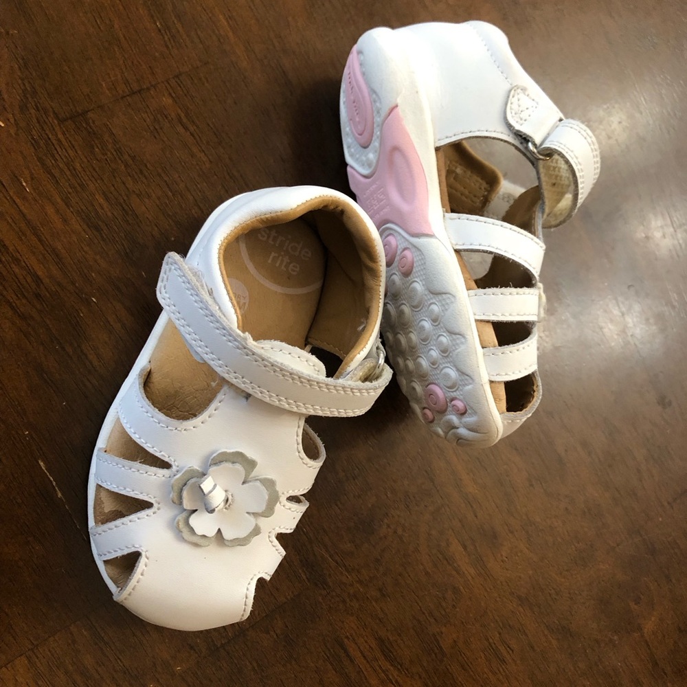 Stride rite white shoes 7.5 extra wide for toddlers girls